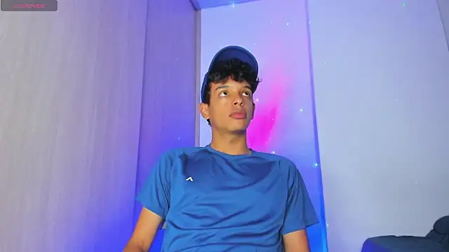 Maxfrost1 online show from April 2026 02:04:01 AM