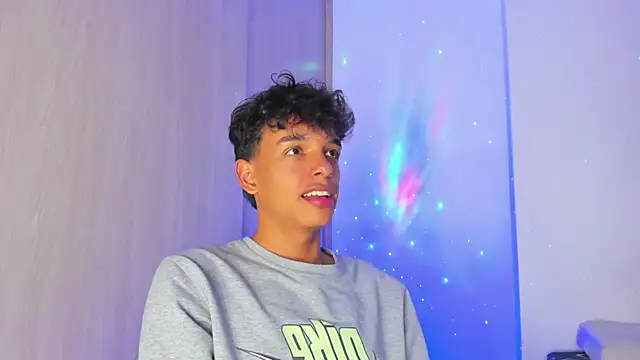 Maxfrost1 online show from April 2026 01:14:01 AM