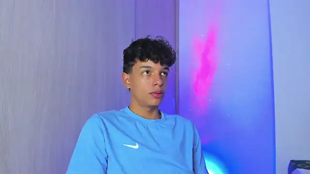 Maxfrost1 online show from April 2026 09:09:02 PM