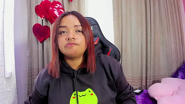 Snapshot of Sienna_Lux01 chatting on February 2026 02:04:02 PM Sienna Lux01 online show from February 2026 02:04:02 PM