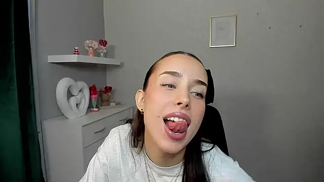 AdeleSolo online show from April 2026 06:19:01 AM