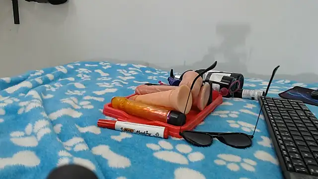 skinnysexy18 online show from June 2026 08:00:02 PM