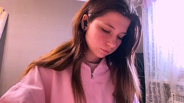 LunnaBliss online show from April 2026 02:33:01 PM