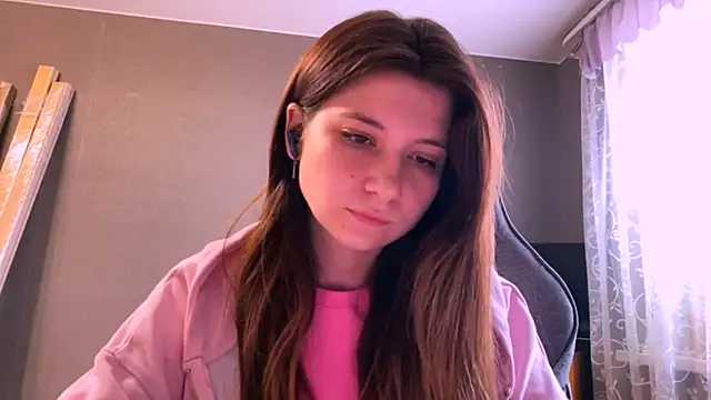 LunnaBliss online show from April 2026 12:44:02 PM