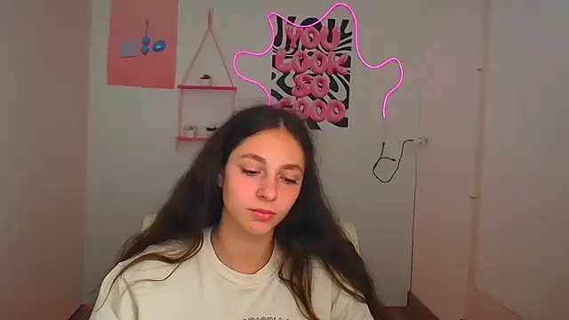 KissMeJulia online show from August 2026 05:42:02 AM