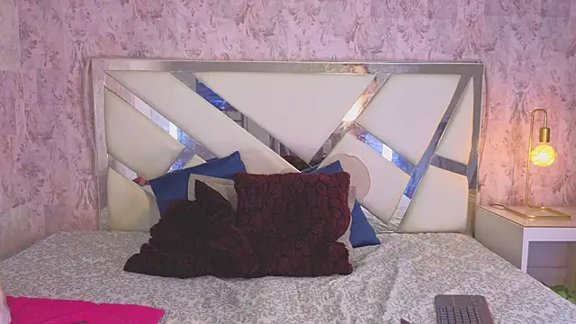 salo love online show from March 2026 01:16:01 PM