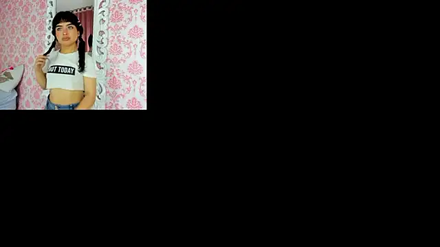 Snapshot of Mai_Rouse chatting on February 2026 12:01:02 PM Mai Rouse online show from February 2026 12:01:02 PM