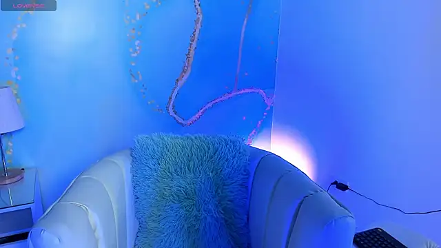 milkavelvett online show from April 2026 12:30:02 PM