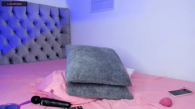 eva cutee  online show from April 2026 08:50:01 PM