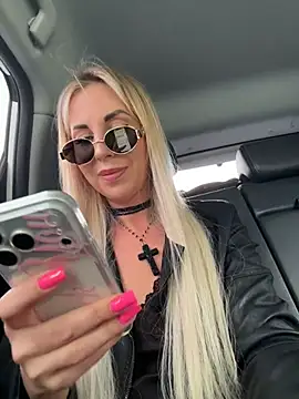 Snapshot of LisaMurr chatting on April 2026 09:12:02 AM LisaMurr online show from April 2026 09:12:02 AM