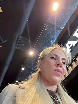 Snapshot of LisaMurr chatting on May 2026 12:21:02 PM LisaMurr online show from May 2026 12:21:02 PM