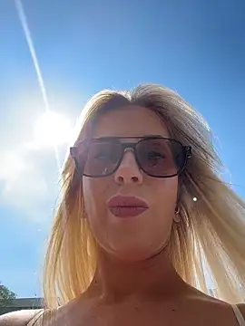 Snapshot of LisaMurr chatting on June 2026 11:00:01 AM LisaMurr online show from June 2026 11:00:01 AM