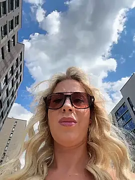 Snapshot of LisaMurr chatting on July 2026 11:12:01 AM LisaMurr online show from July 2026 11:12:01 AM