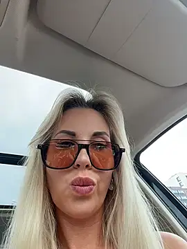 Snapshot of LisaMurr chatting on July 2026 12:31:02 PM LisaMurr online show from July 2026 12:31:02 PM