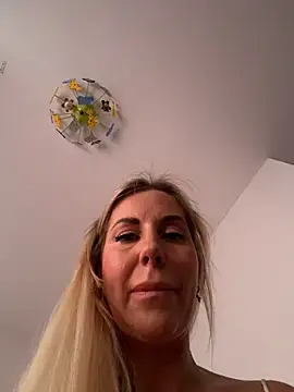 Snapshot of LisaMurr chatting on July 2026 10:21:02 AM LisaMurr online show from July 2026 10:21:02 AM