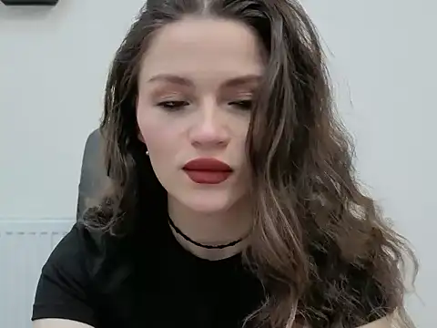 Avelinehowo uwu online show from April 2026 05:33:01 PM