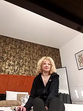 LaireeFelini online show from February 2026 08:26:01 PM