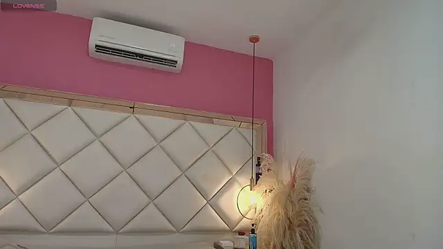 Liia Collins online show from June 2026 05:40:02 PM