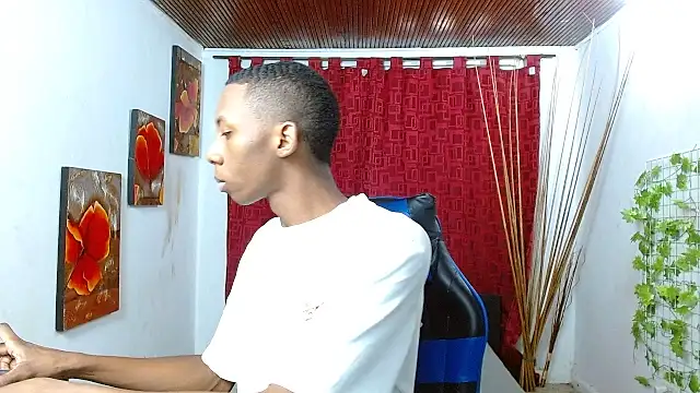 milo018 online show from May 2026 02:03:02 PM