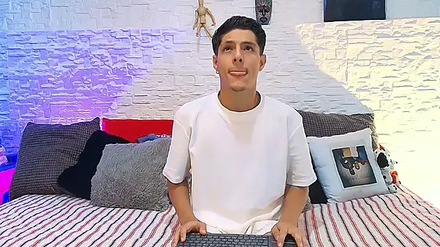 Snapshot of Eliassalvatore_ chatting on July 2026 05:16:02 PM Eliassalvatore online show from July 2026 05:16:02 PM