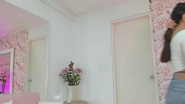 DulceQueen1 online show from June 2026 01:25:02 PM