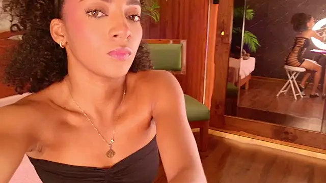 Rolyloren  online show from February 2026 03:56:02 PM