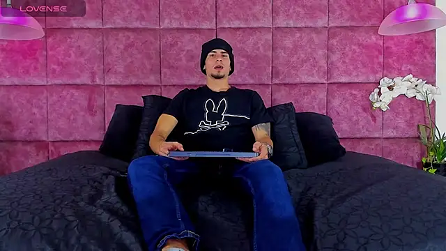 Snapshot of SharonTygaX chatting on February 2026 04:19:01 AM SharonTygaX online show from February 2026 04:19:01 AM