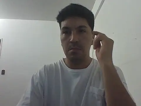 Snapshot of LeCorbu10 chatting on April 2026 02:00:02 AM LeCorbu10 online show from April 2026 02:00:02 AM