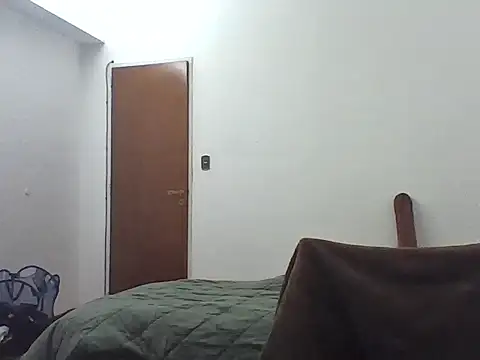Snapshot of LeCorbu10 chatting on April 2026 05:03:01 AM LeCorbu10 online show from April 2026 05:03:01 AM