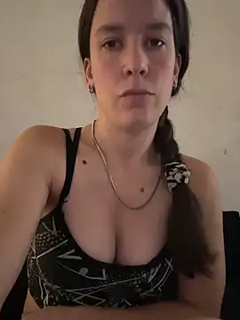 Snapshot of Melu12 chatting on April 2026 04:25:01 PM Melu12 online show from April 2026 04:25:01 PM