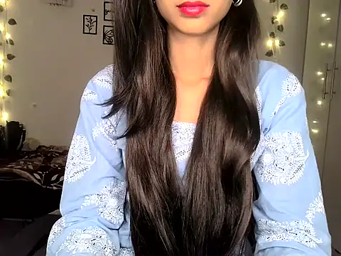 SIKSHA SINGH online show from April 2026 05:54:01 PM