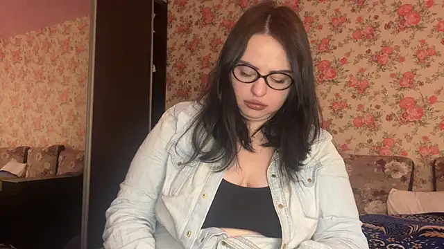 Snapshot of CherylEdwards chatting on March 2026 10:59:02 AM CherylEdwards online show from March 2026 10:59:02 AM