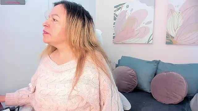 Ivonne 4 online show from March 2026 12:44:01 PM