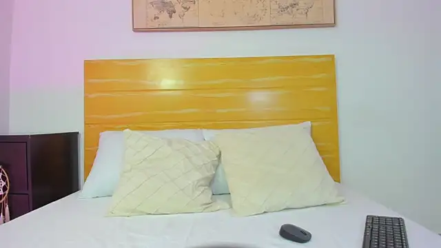 mia watsonn  online show from April 2026 03:00:01 AM