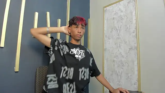 Snapshot of Little_Twink19x chatting on February 2026 07:11:01 PM Little Twink19x online show from February 2026 07:11:01 PM