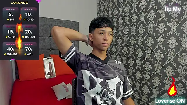 Snapshot of Little_Twink19x chatting on June 2026 07:42:01 PM Little Twink19x online show from June 2026 07:42:01 PM