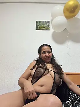 CrystalIvy online show from April 2026 06:35:01 PM