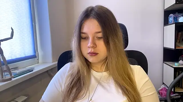 Snapshot of TomikoPfau chatting on February 2026 07:41:02 AM TomikoPfau online show from February 2026 07:41:02 AM