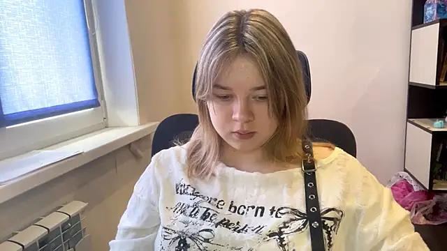 TomikoPfau online show from April 2026 07:46:01 AM