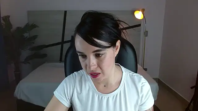 Snapshot of Anne_blake chatting on April 2026 12:10:02 PM Anne blake online show from April 2026 12:10:02 PM