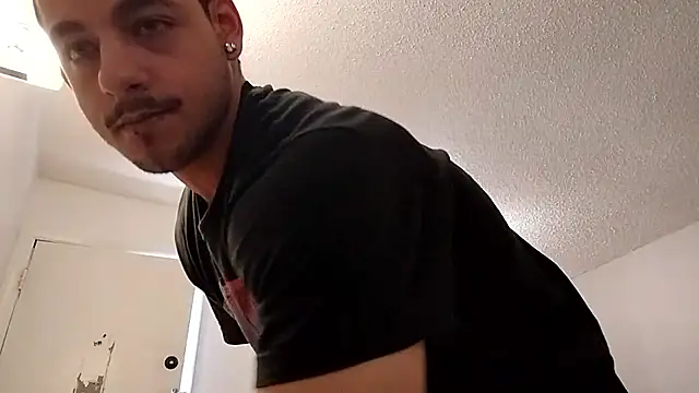 momo0208 online show from February 2026 03:21:01 PM