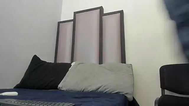 Snapshot of Endrick-23 chatting on June 2026 04:04:02 AM Endrick-23 online show from June 2026 04:04:02 AM