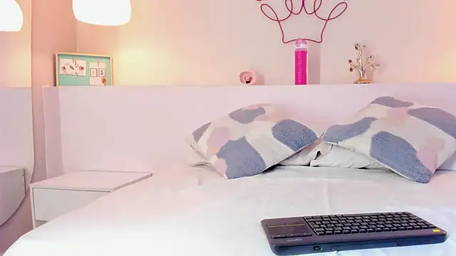 mia mendoza  online show from February 2026 12:50:01 PM