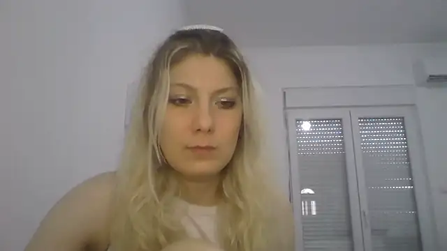 Foxy Bright online show from March 2026 01:22:02 PM