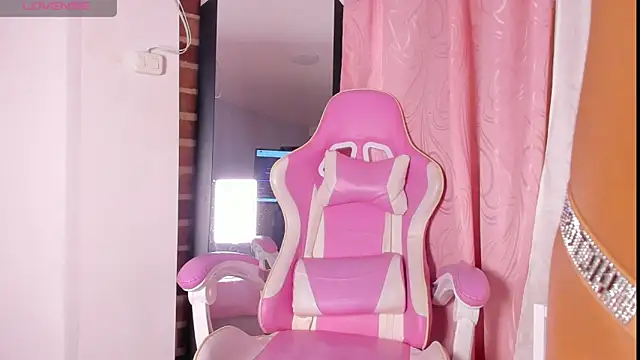 nicol fury online show from February 2026 09:37:02 PM