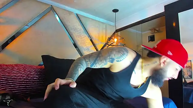 SantiagoHincapiie online show from February 2026 04:22:02 AM