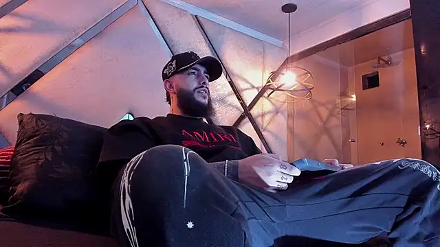 SantiagoHincapiie online show from March 2026 04:14:01 AM