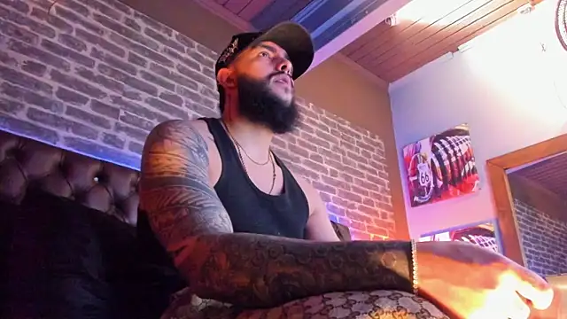 SantiagoHincapiie online show from March 2026 08:48:02 PM