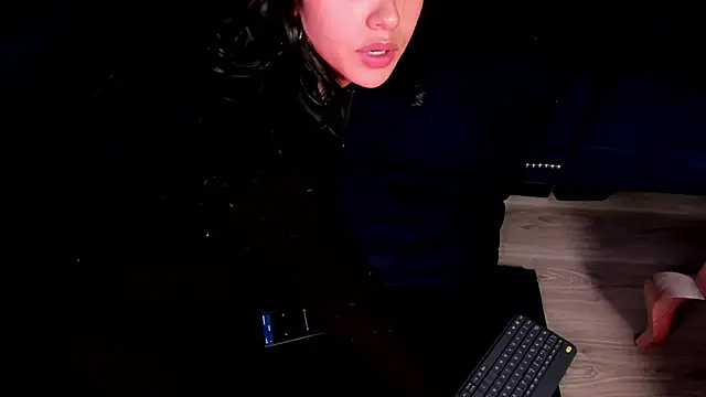 Fiorelaa  online show from June 2026 02:33:01 PM