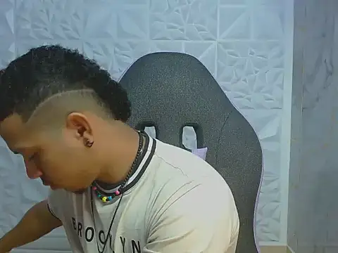 Snapshot of dylans_brown chatting on February 2026 01:21:01 PM dylans brown online show from February 2026 01:21:01 PM